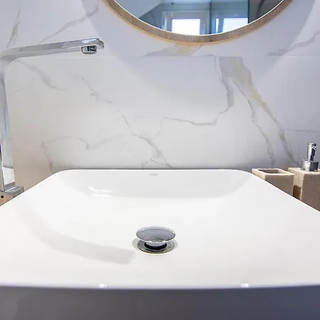 Georgianna's With Private Pool , 'greysuite' Apart Otel