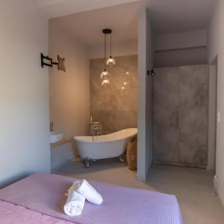 Aparthotel Georgianna's With Private Pool , 'greysuite' *