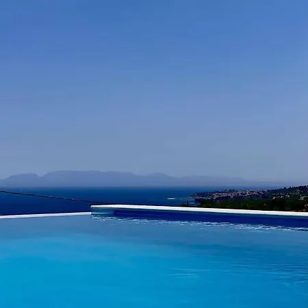 Georgianna's With Private Pool , 'greysuite' 4*