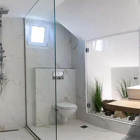 Aparthotel Georgianna's With Private Pool , 'greysuite' *