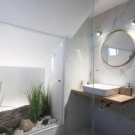 Georgianna's With Private Pool , 'greysuite' 4*