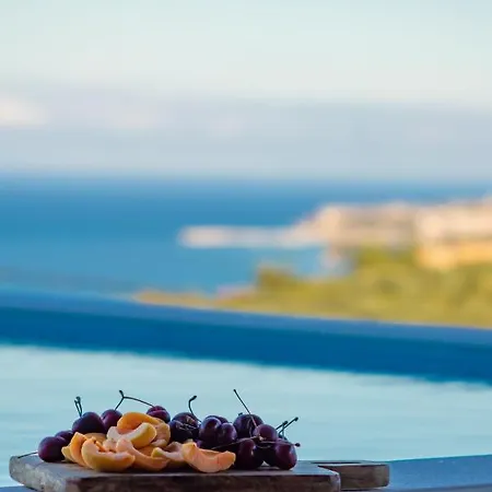 Georgianna's With Private Pool , 'greysuite'