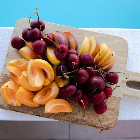 Aparthotel Georgianna's With Private Pool , 'greysuite' Kompoi