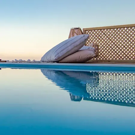 Aparthotel Georgianna's With Private Pool , 'greysuite' Kómboi