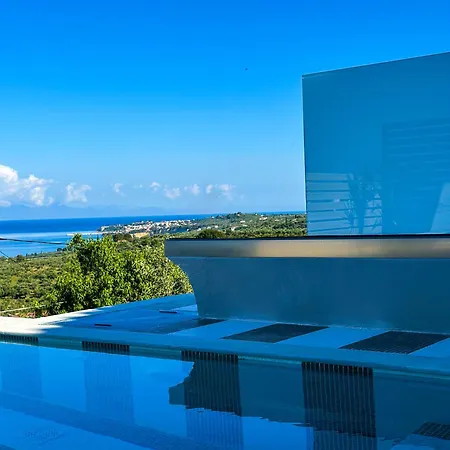 Aparthotel Georgianna's With Private Pool , 'greysuite'