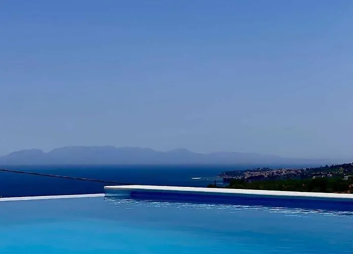 Georgianna's With Private Pool , 'greysuite' 4*