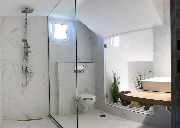 アパートホテル Georgianna's With Private Pool , 'greysuite' 4*