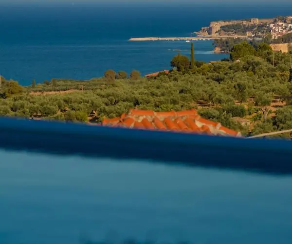 Georgianna's With Private Pool , 'greysuite' Kómboi