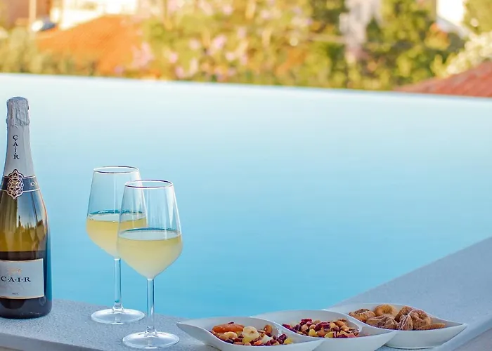 Georgianna's With Private Pool , 'greysuite' 4*